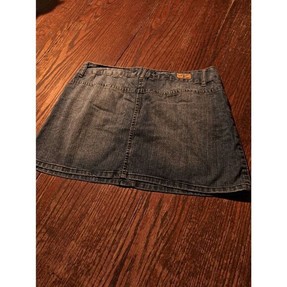 NEESO Premium Denim Mini Skirt Sz 11 Juniors Blue Studded Distressed Waist - Picture 3 of 3